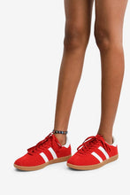 Load image into Gallery viewer, Huckle Sneaker in Red
