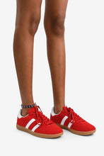 Load image into Gallery viewer, Huckle Sneaker in Red
